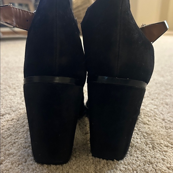 Shoe Republic LA Black Studded Heels - Picture 9 of 9